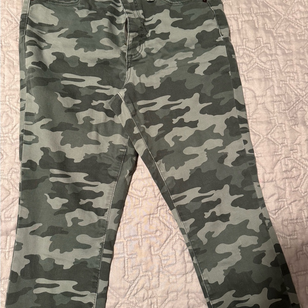 Universal threads Camo Print Skinny Pants